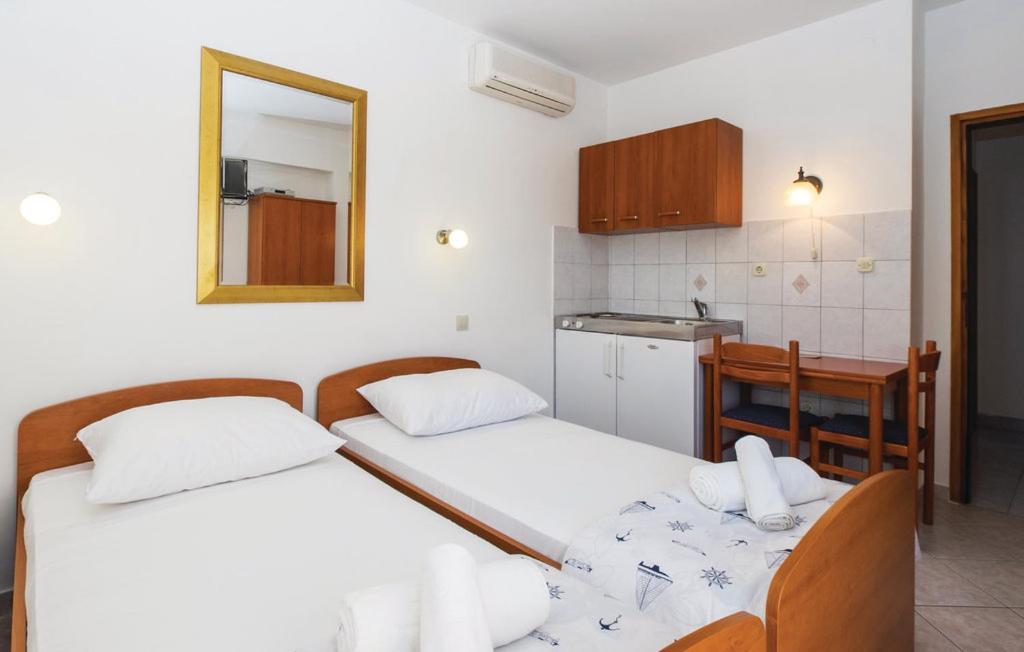 Sunrise Apartments And Studio Apartments 1 Локва-Рогозниця Екстер'єр фото
