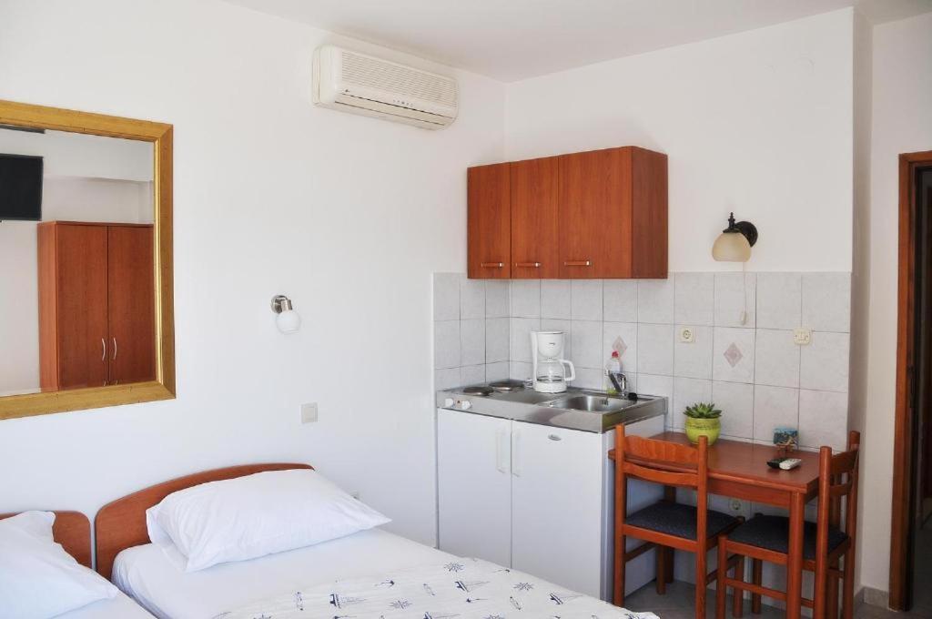 Sunrise Apartments And Studio Apartments 1 Локва-Рогозниця Екстер'єр фото